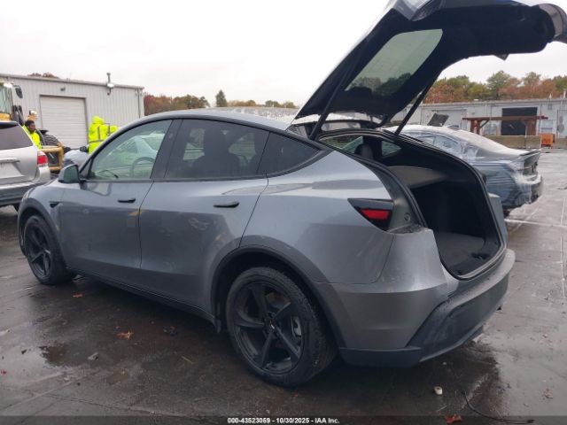 2026 TESLA MODEL Y 7SAYGDEE8TA387199 Photo 2
