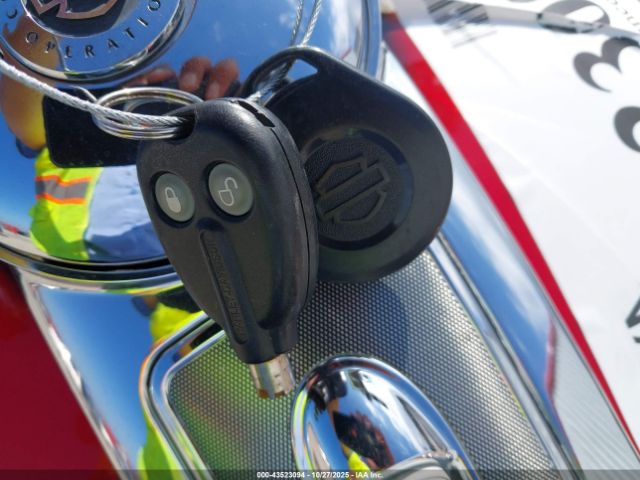 2011 HARLEY-DAVIDSON FLTRUSE 1HD1TA810BB950170 Photo 10