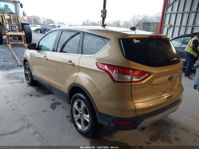 1FMCU9G90FUA93013 Ford ESCAPE SE