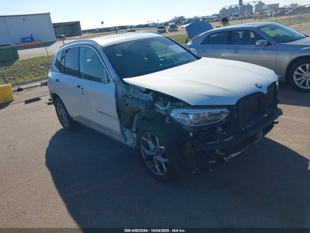 2021 BMW X3 5UXTY5C05M9E25263