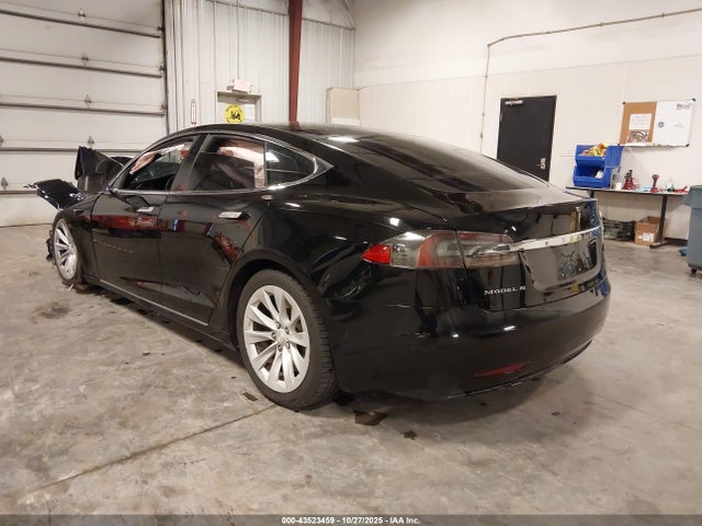 2017 TESLA MODEL S 5YJSA1E1XHF218683 Photo 2