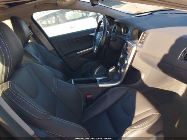 2018 VOLVO S60 YV140MTL1J2461593 Photo 4