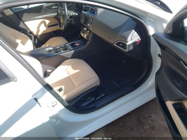 2017 JAGUAR XE SAJAJ4BVXHA967949 Photo 4
