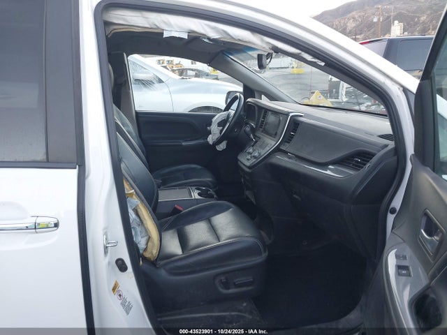 Продаж на аукціоні авто 2015 Toyota Sienna Se 8 Passenger, vin: 5TDXK3DC6FS614605, номер лоту: 43523901