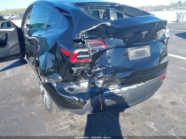 2024 TESLA MODEL Y 7SAYGDEEXRA276615 Photo 5