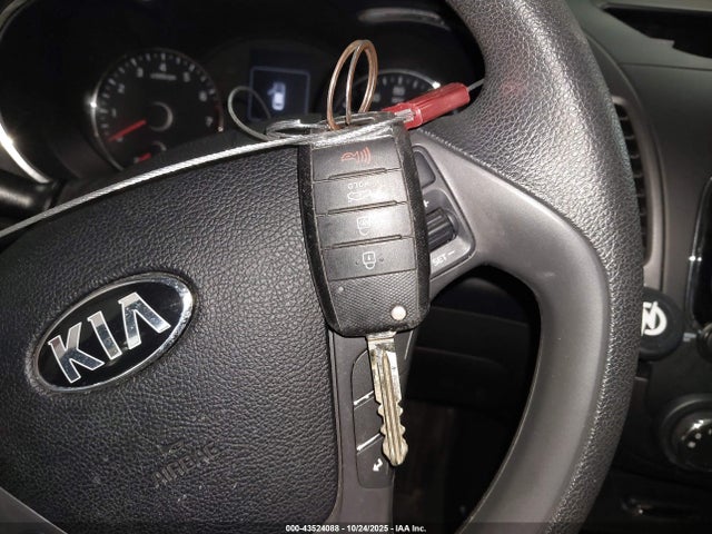 KIA FORTE LX 2017 3KPFL4A75HE060122 Image 11