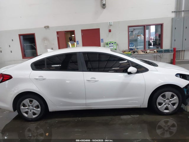 KIA FORTE LX 2017 3KPFL4A75HE060122 Image 14