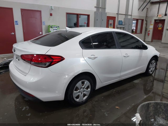 KIA FORTE LX 2017 3KPFL4A75HE060122 Image 4