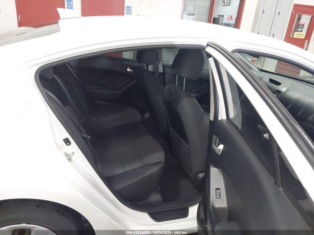 KIA FORTE LX 2017 3KPFL4A75HE060122 Image 8