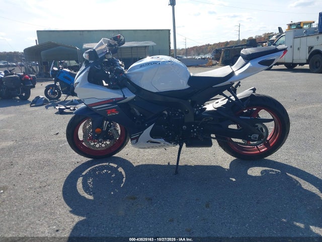 Suzuki GSX-R600 2025 JS1GN7FA6S7100262 Image 13