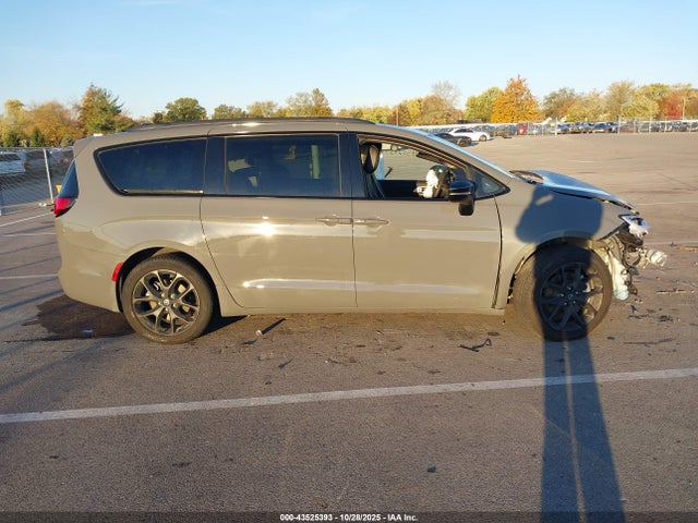 Chrysler Pacifica Limited Awd 2025 2C4RC3GG2SR565751 Image 13