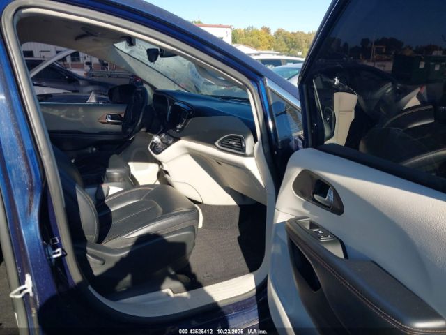2018 CHRYSLER PACIFICA HYBRID 2C4RC1L76JR133494 Photo 4