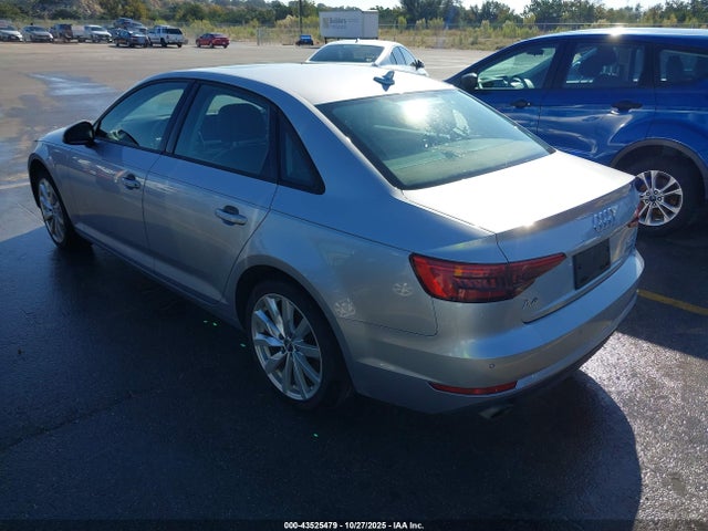 2017 AUDI A4 WAUANAF45HN000240 Photo 2