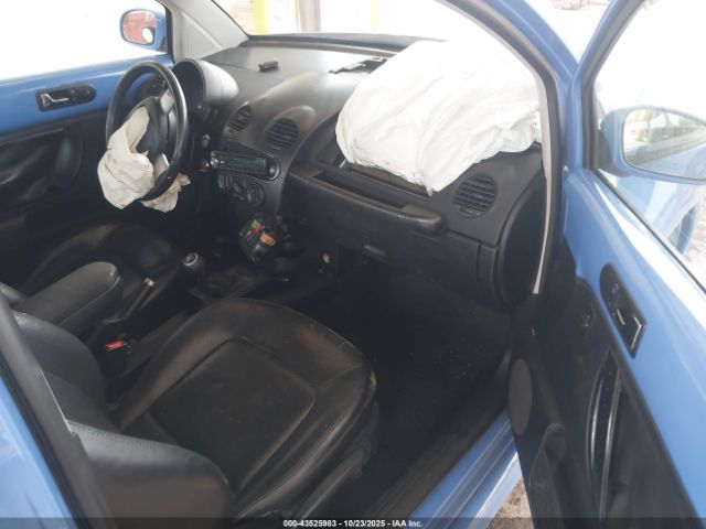 2001 VOLKSWAGEN NEW BEETLE 3VWCC21C81M416849 Photo 4
