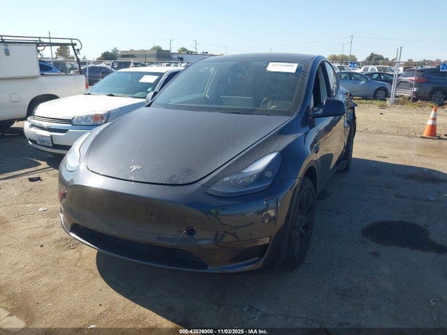 2025 TESLA MODEL Y 7SAYGAEE5SF252696 Photo 1
