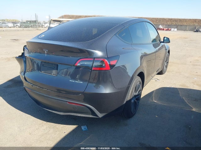 2025 TESLA MODEL Y 7SAYGAEE5SF252696 Photo 3