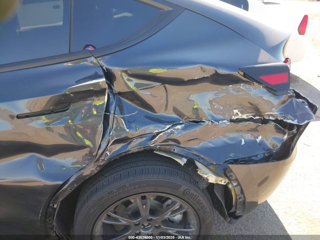 2025 TESLA MODEL Y 7SAYGAEE5SF252696 Photo 5