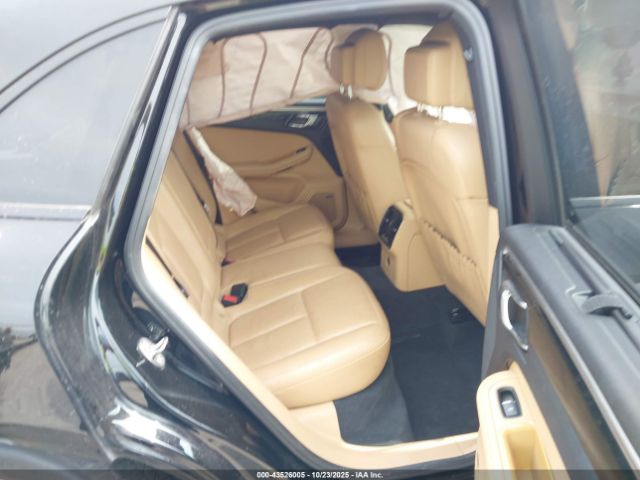 2018 PORSCHE MACAN WP1AA2A57JLB07147 Photo 7