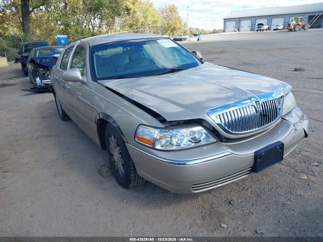 2009 LINCOLN TOWN CAR 2LNHM82V49X636493