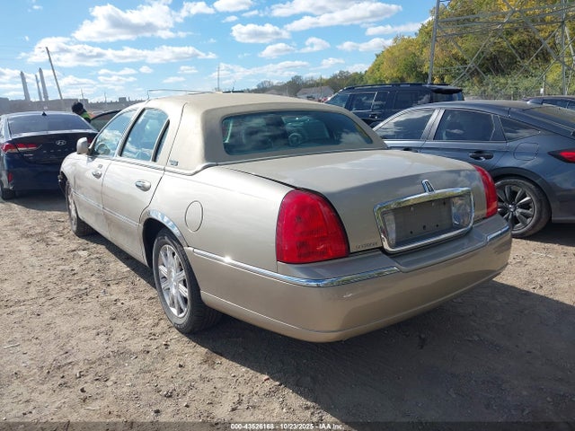 2009 LINCOLN TOWN CAR 2LNHM82V49X636493 Photo 2