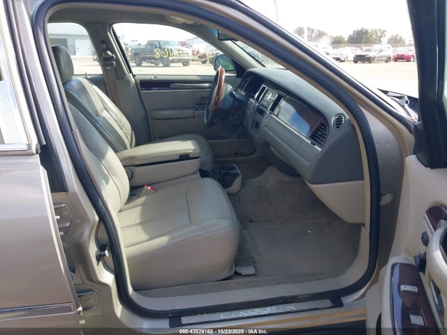 2009 LINCOLN TOWN CAR 2LNHM82V49X636493 Photo 4