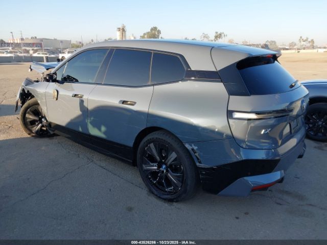 2025 BMW IX WB523CF06SCT60704 Photo 2