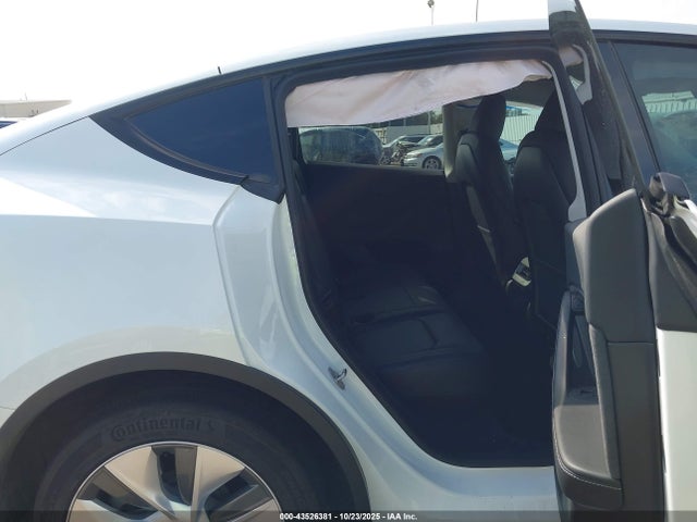 2023 TESLA MODEL Y 7SAYGDEE1PA095660 Photo 7