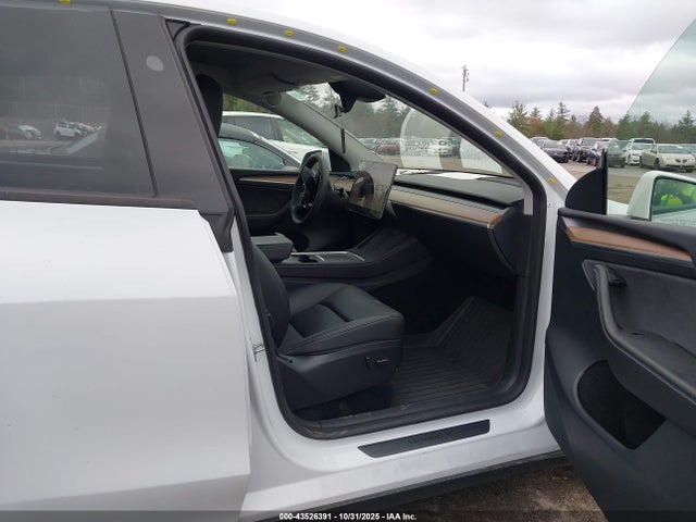 2024 TESLA MODEL Y 7SAYGAEEXRF152474 Photo 4
