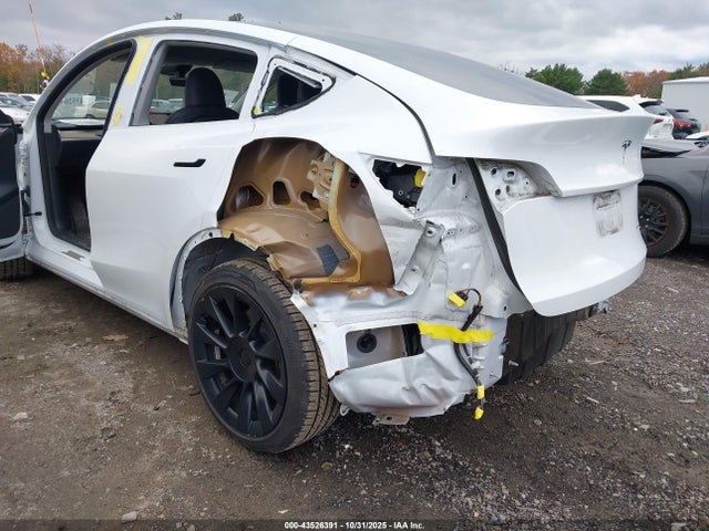 2024 TESLA MODEL Y 7SAYGAEEXRF152474 Photo 5