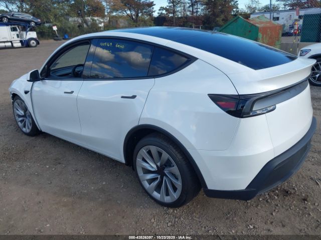 2026 TESLA MODEL Y 7SAYGDEEXTA471024 Photo 2