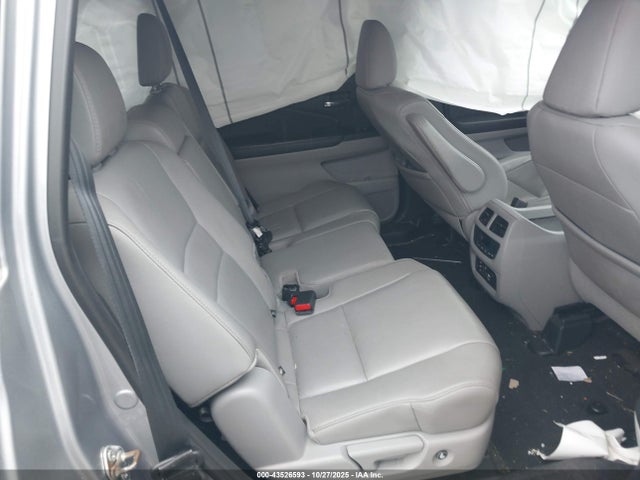 Honda Pilot Touring 2017 5FNYF5H90HB030940 Image 8