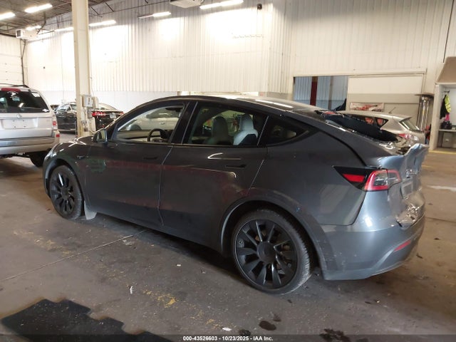 2023 TESLA MODEL Y 7SAYGAEE2PF921143 Photo 2