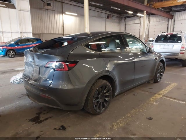 2023 TESLA MODEL Y 7SAYGAEE2PF921143 Photo 3