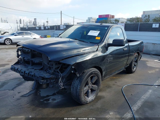 3C6JR6AG4HG529989 RAM 1500 Express 4x2 6&#039;4 Box