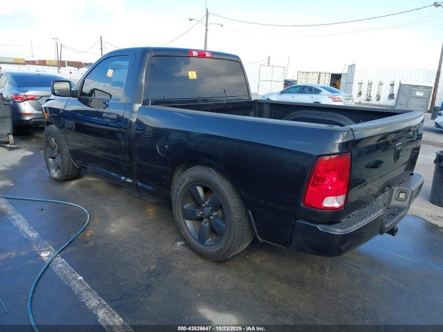 3C6JR6AG4HG529989 RAM 1500 Express 4x2 6&#039;4 Box