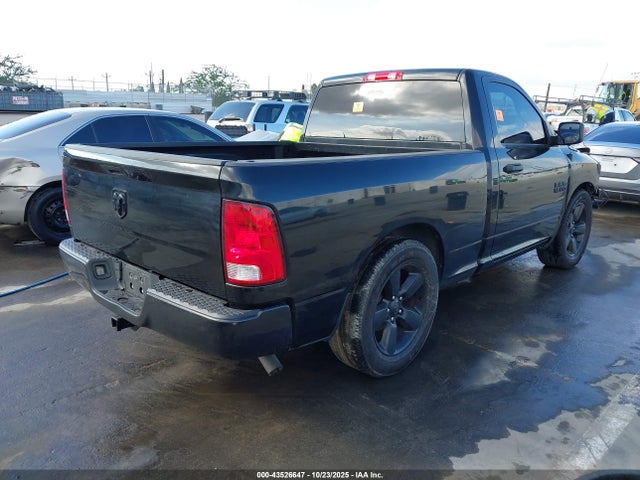 3C6JR6AG4HG529989 RAM 1500 Express 4x2 6&#039;4 Box