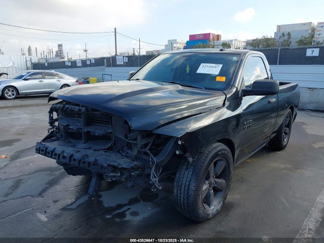 3C6JR6AG4HG529989 RAM 1500 Express 4x2 6&#039;4 Box