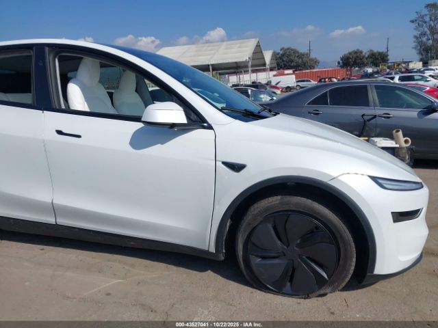 2026 TESLA MODEL Y 7SAYGDEE7TF348543 Photo 5