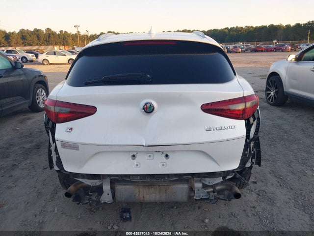 Alfa Romeo Stelvio 2018 ZASFAKBN9J7B76119 Image 17