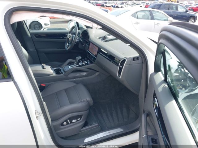 2021 PORSCHE CAYENNE WP1AA2AY9MDA04949 Photo 4