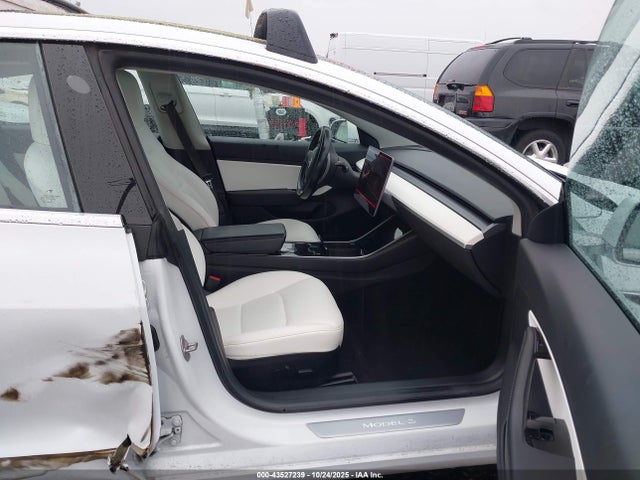 2018 TESLA MODEL 3 5YJ3E1EB8JF081475 Photo 4