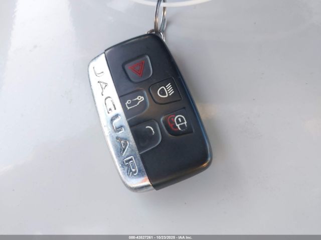 2017 JAGUAR F-PACE SADCJ2BV3HA068642 Photo 10