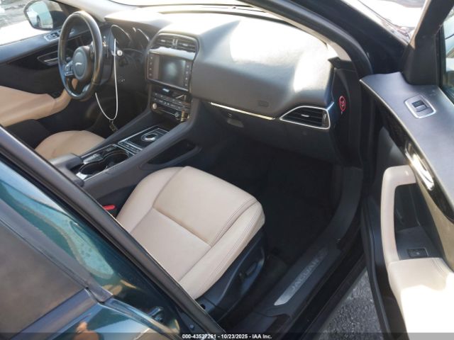 2017 JAGUAR F-PACE SADCJ2BV3HA068642 Photo 4