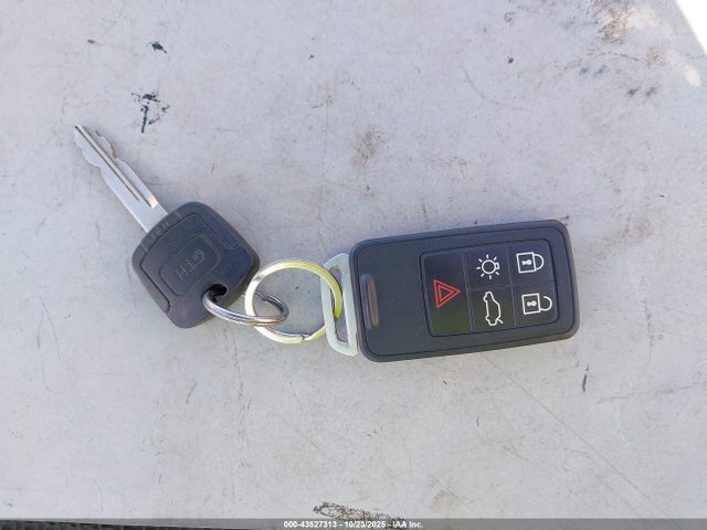 2017 VOLVO S60 YV126MFL7H2421871 Photo 10