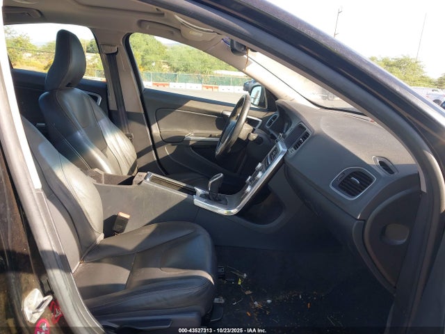 2017 VOLVO S60 YV126MFL7H2421871 Photo 4