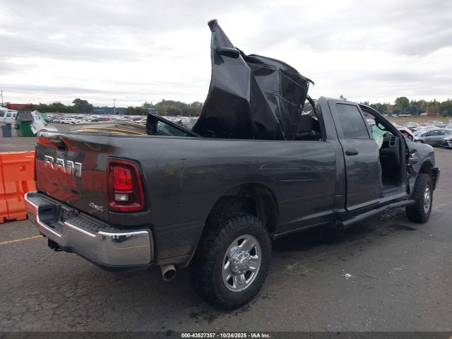 3C63R3GL0SG554939 RAM 3500 Tradesman 4x4 8&#039; Box