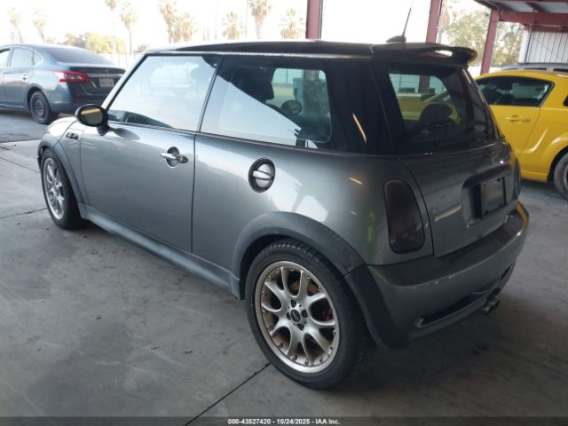 2006 MINI COOPER S WMWRE33516TL24953 Photo 2