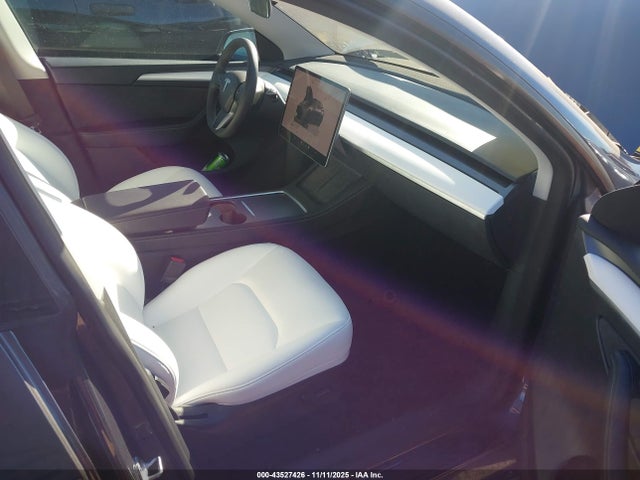 2023 TESLA MODEL Y 7SAYGDEE9PF624145 Photo 4