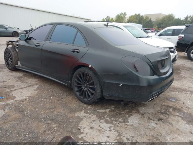 2015 MERCEDES-BENZ S 550 WDDUG8CB4FA129828 Photo 2