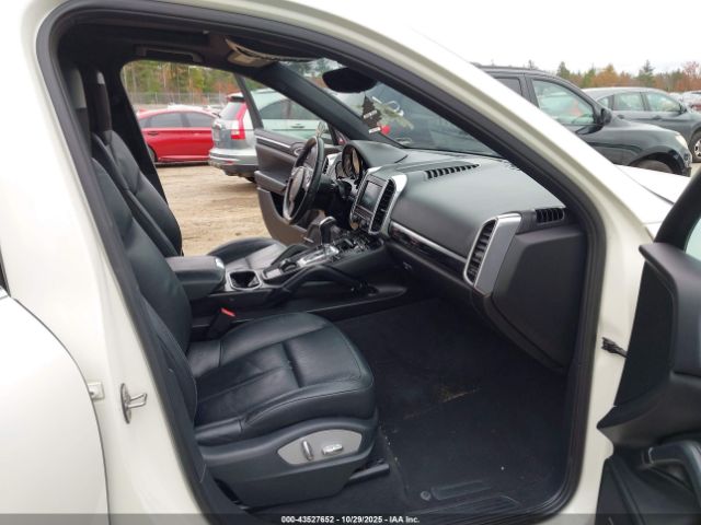 2011 PORSCHE CAYENNE WP1AA2A29BLA04349 Photo 4